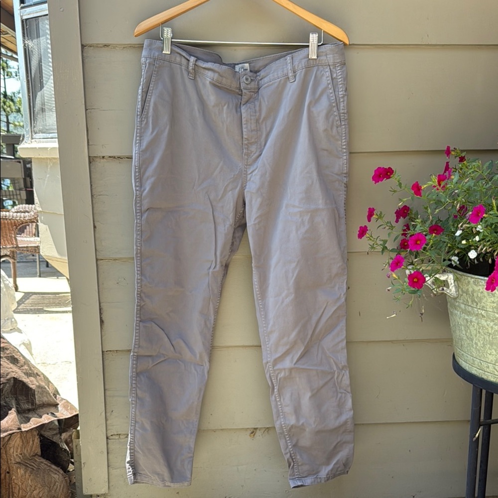 J. Crew Gray Chinos Lightweight Cotton Blend, size 32 T